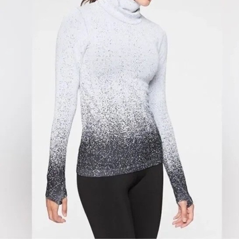 Athleta Flurry Base Layer Ombre Turtleneck SIze XS White Black Ski Snow Outdoor